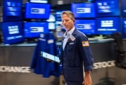 公司取名尾盘：美股小幅上扬 标普指数上涨约0.3%