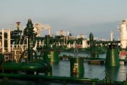 公司取名国际油价周二收高 地缘政治担忧与美元走弱双重支撑